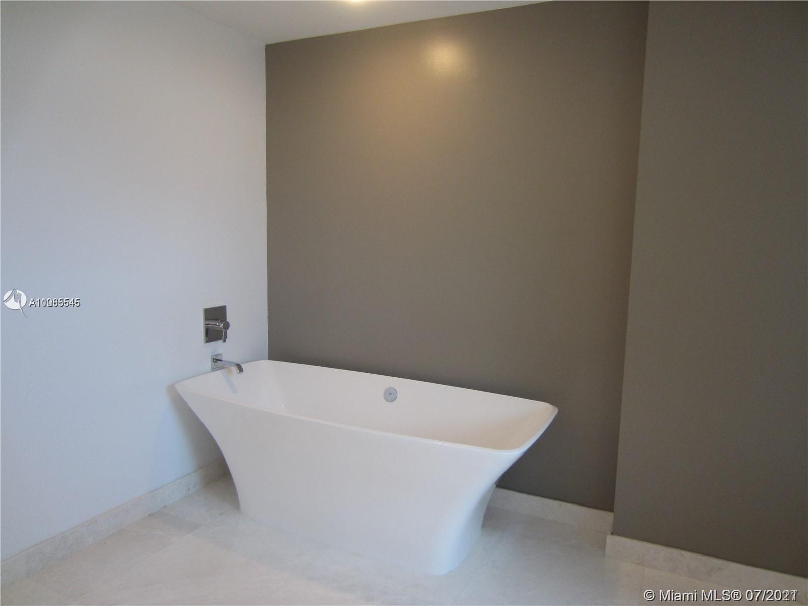 MARINA PALMS - Residential