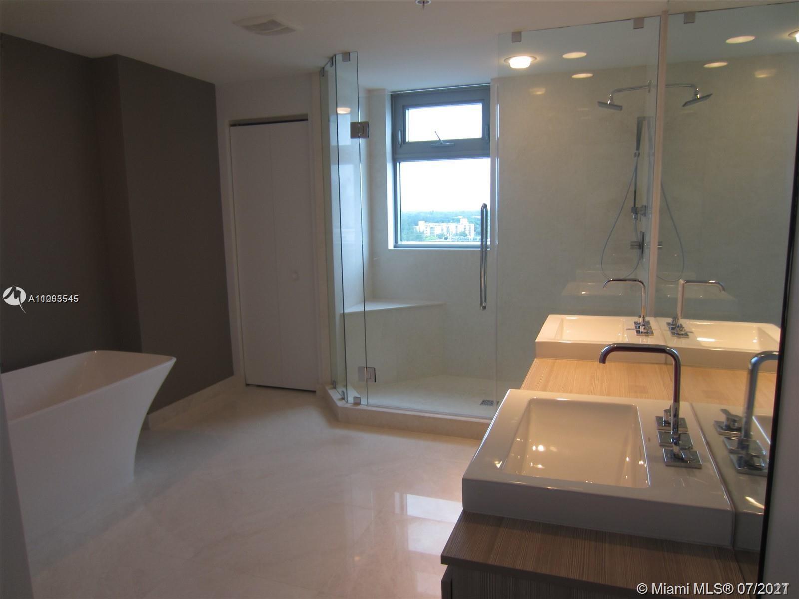 MARINA PALMS - Residential