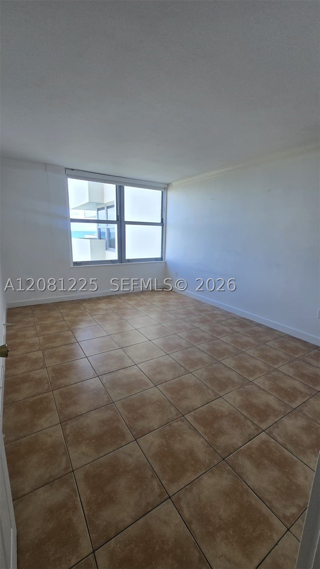 2899 Collins Ave 1005