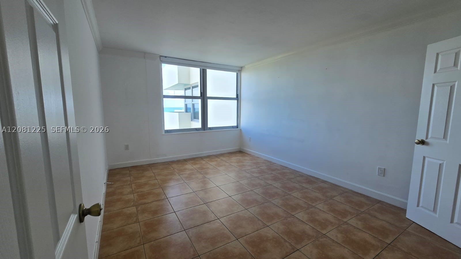 2899 Collins Ave 1005