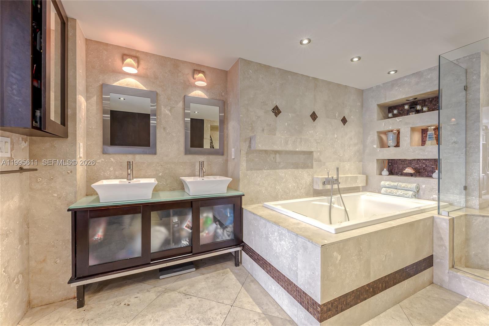 HALLMARK OF HOLLYWOOD CON - Residential