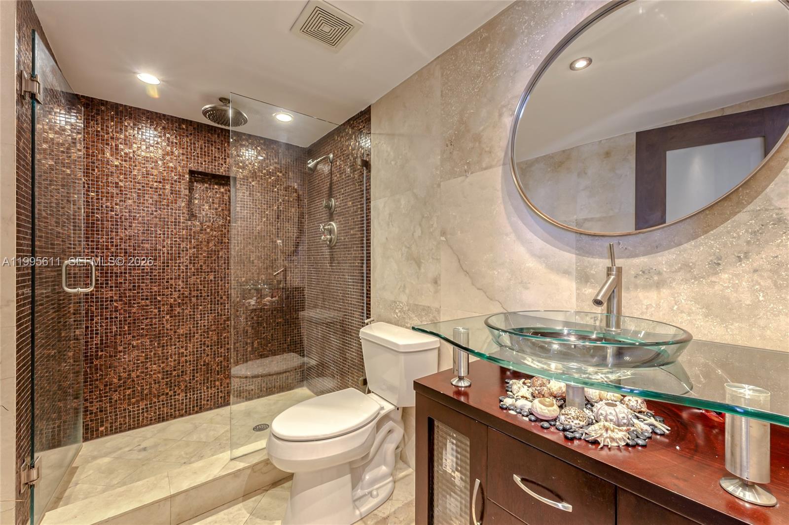 HALLMARK OF HOLLYWOOD CON - Residential