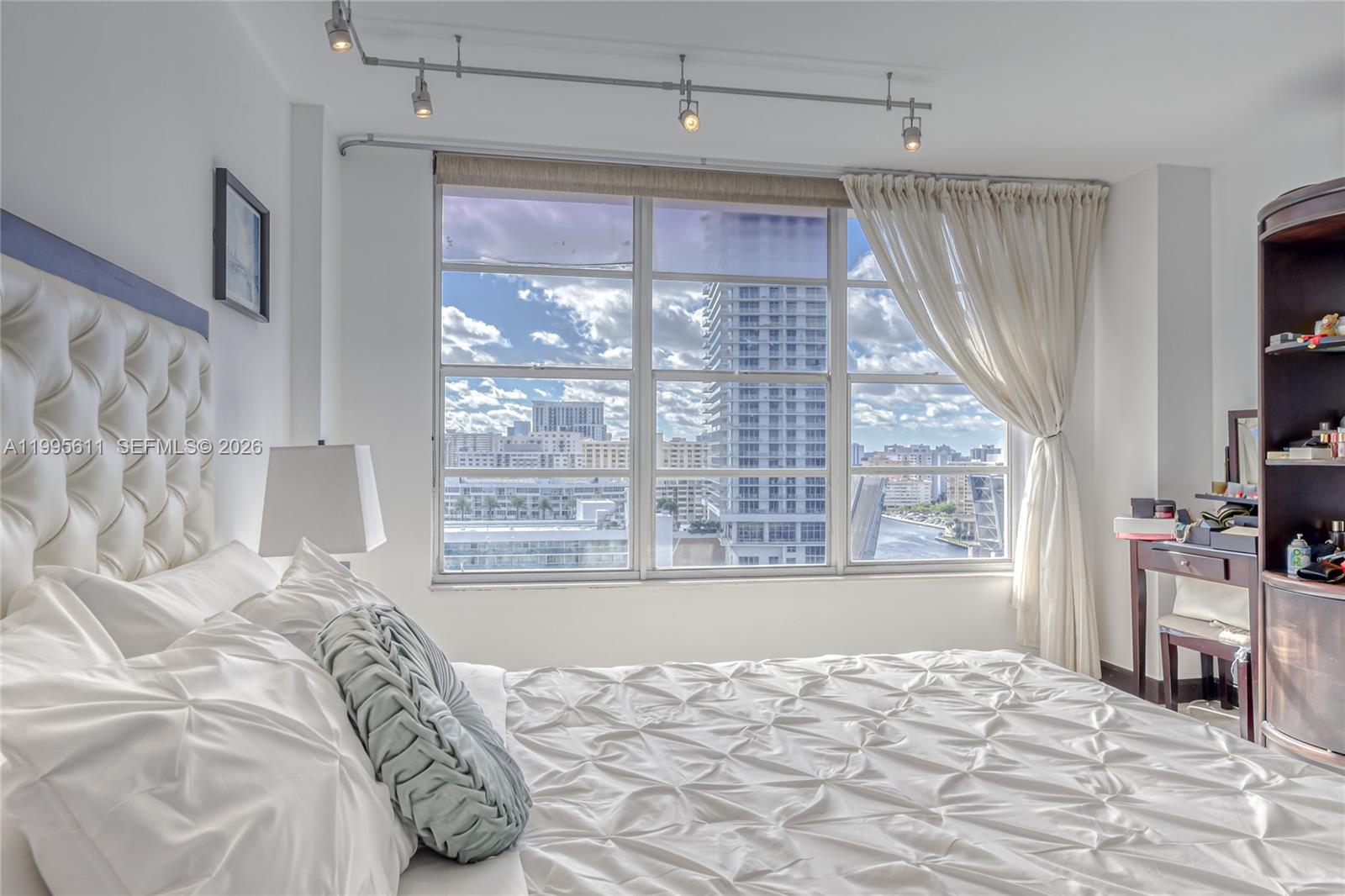 HALLMARK OF HOLLYWOOD CON - Residential