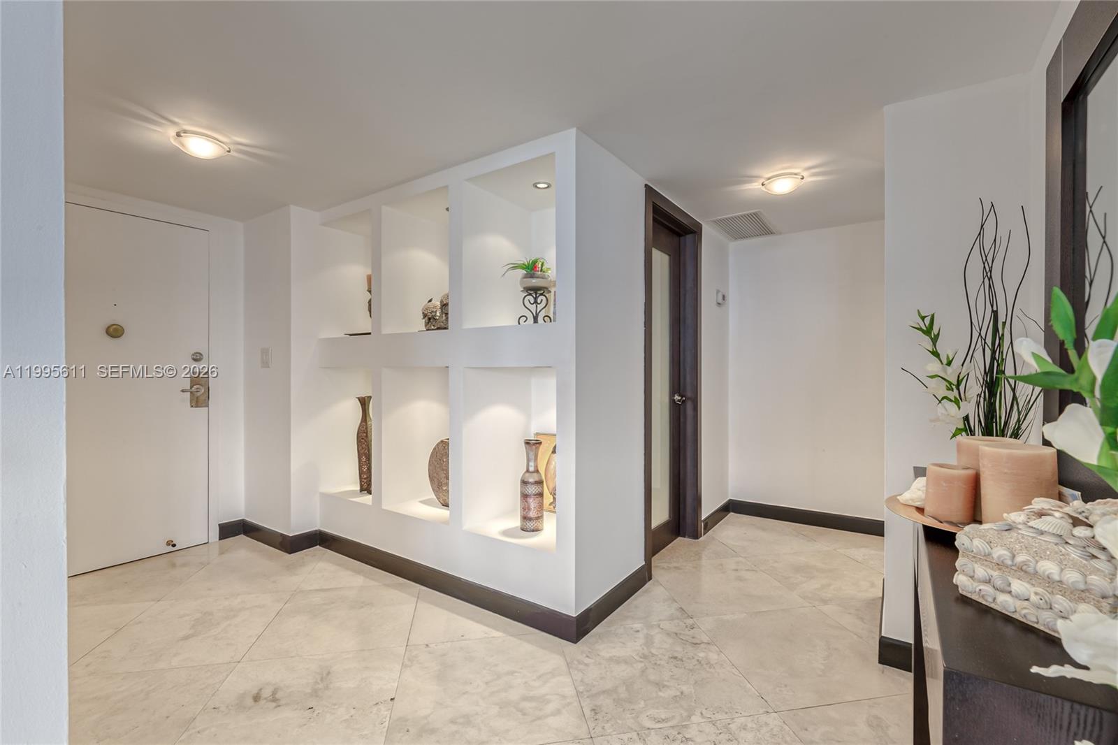 HALLMARK OF HOLLYWOOD CON - Residential