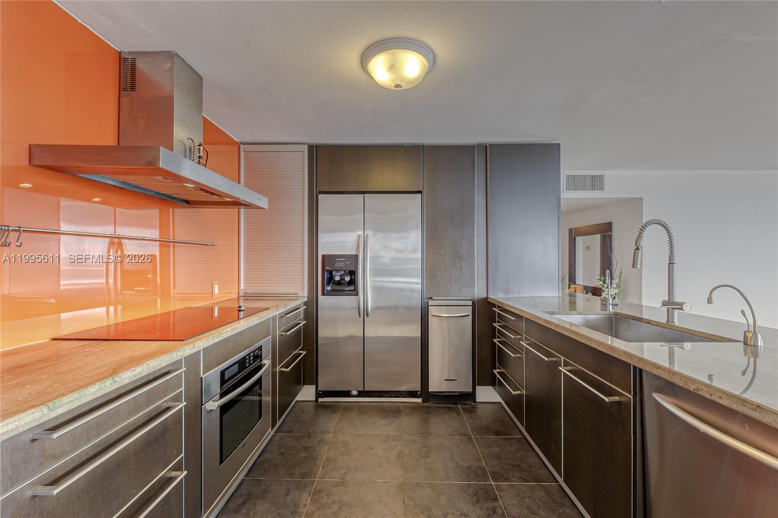 HALLMARK OF HOLLYWOOD CON - Residential