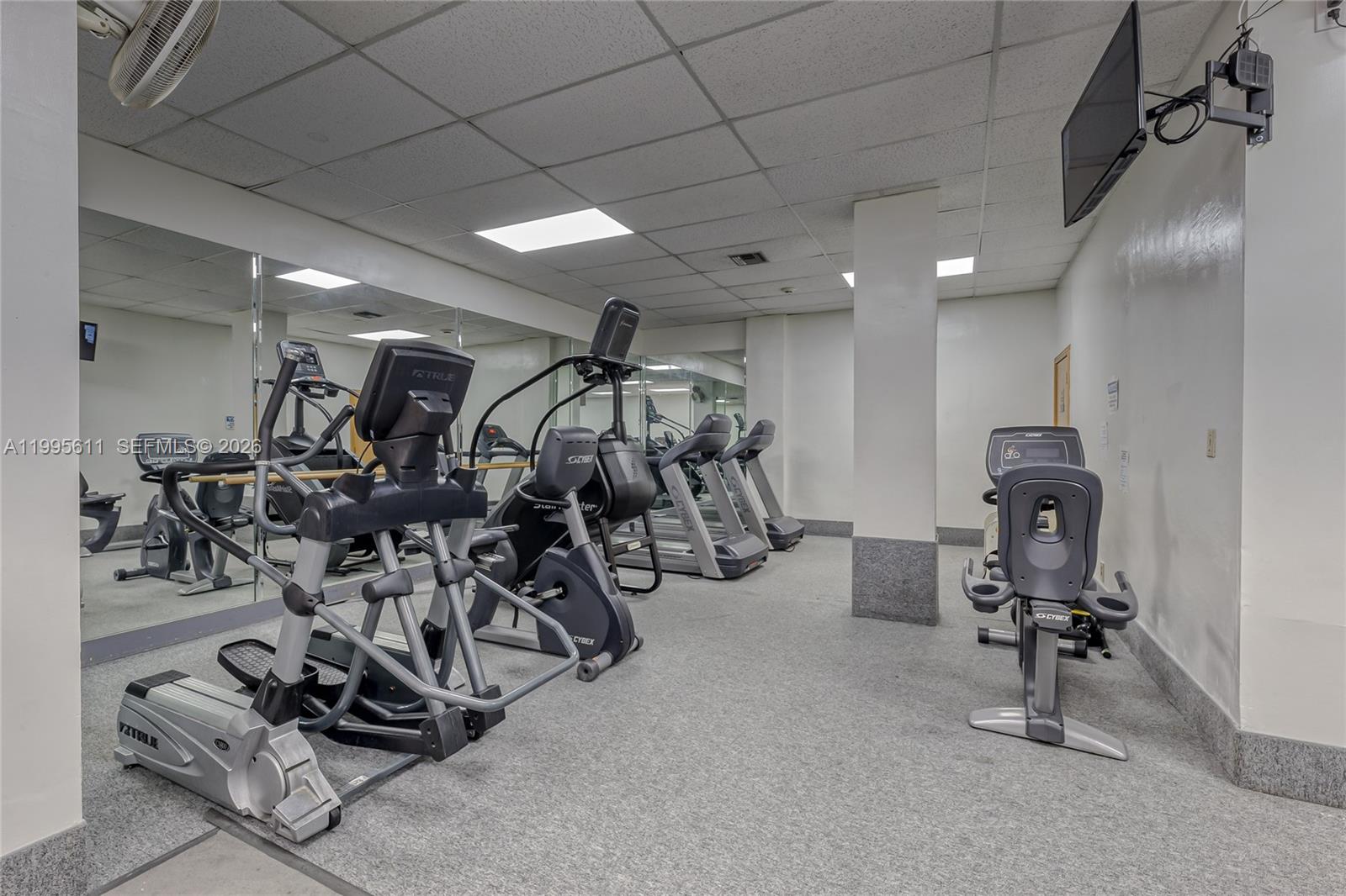 HALLMARK OF HOLLYWOOD CON - Residential