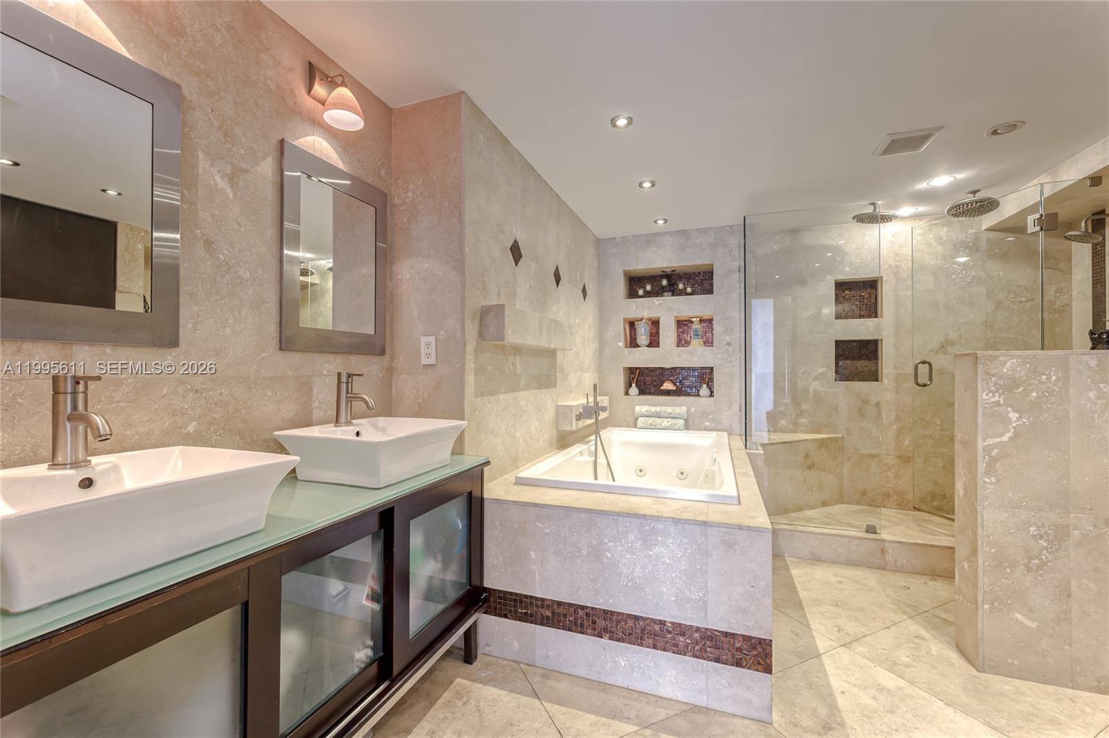 HALLMARK OF HOLLYWOOD CON - Residential