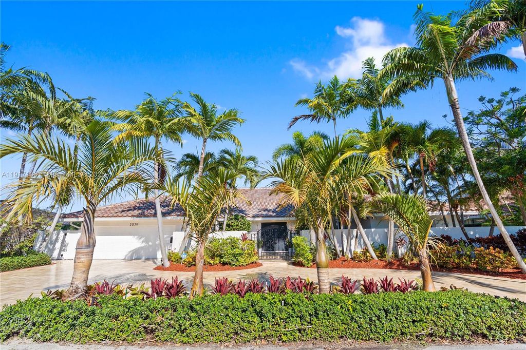 Photo of 2839 NE 35th St, Fort Lauderdale, FL 33306 (MLS # A11917133)