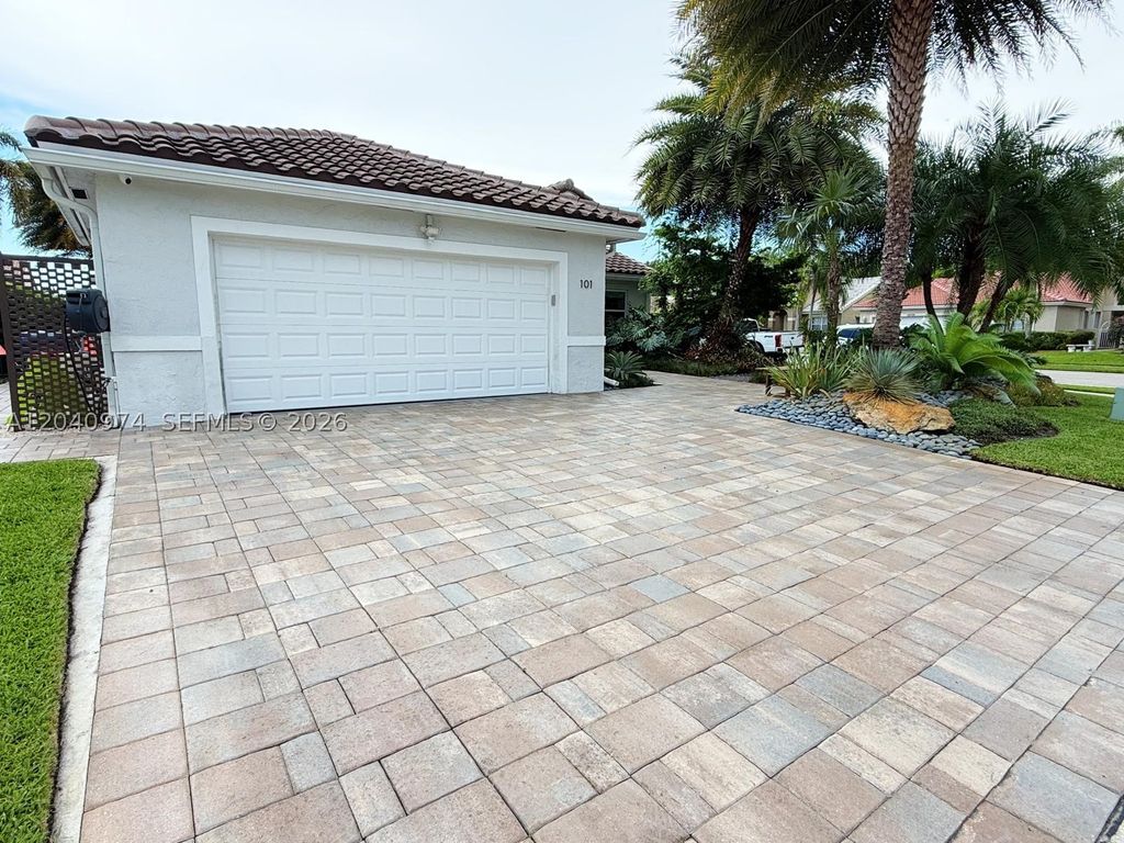 Photo of Pembroke Pines, FL 33029 (MLS # A12040974)
