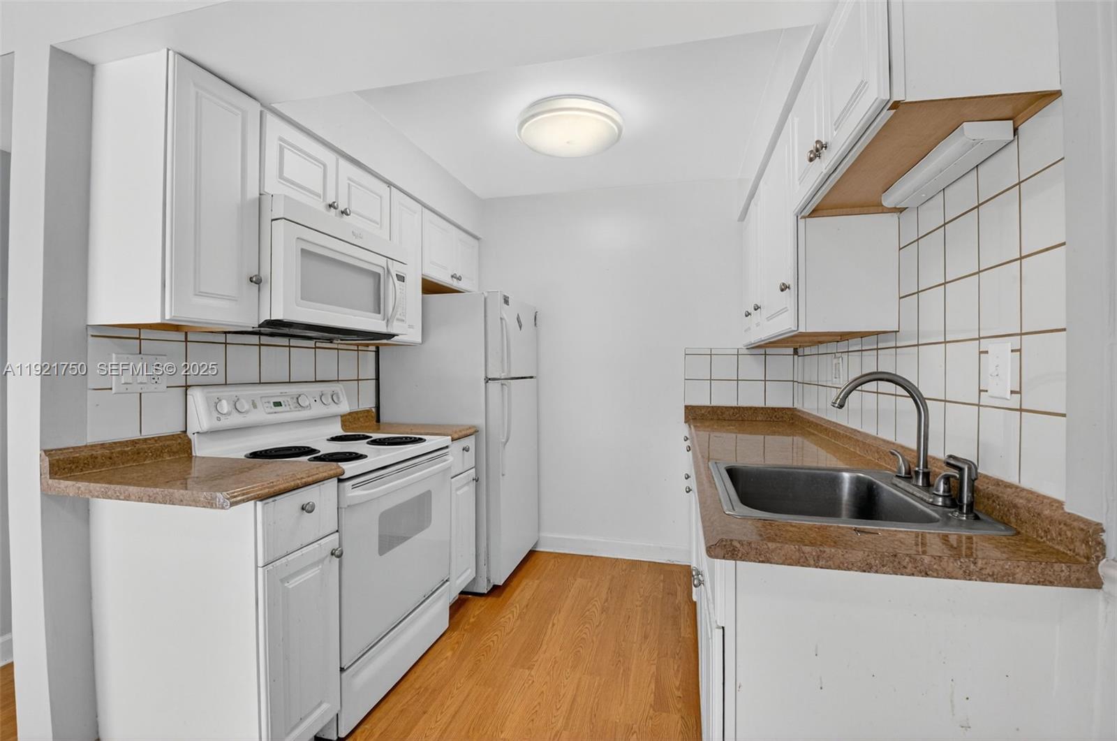 GATEWAY APTS COND - Residential Lease