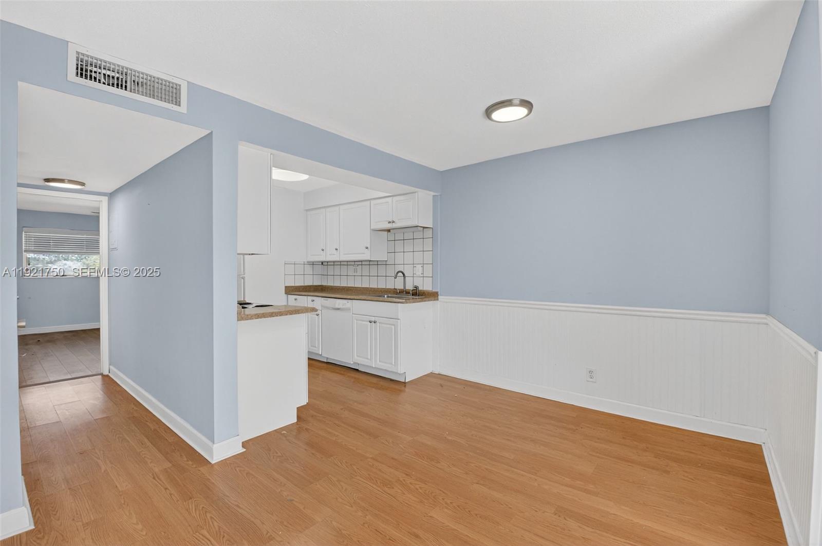 GATEWAY APTS COND - Residential Lease