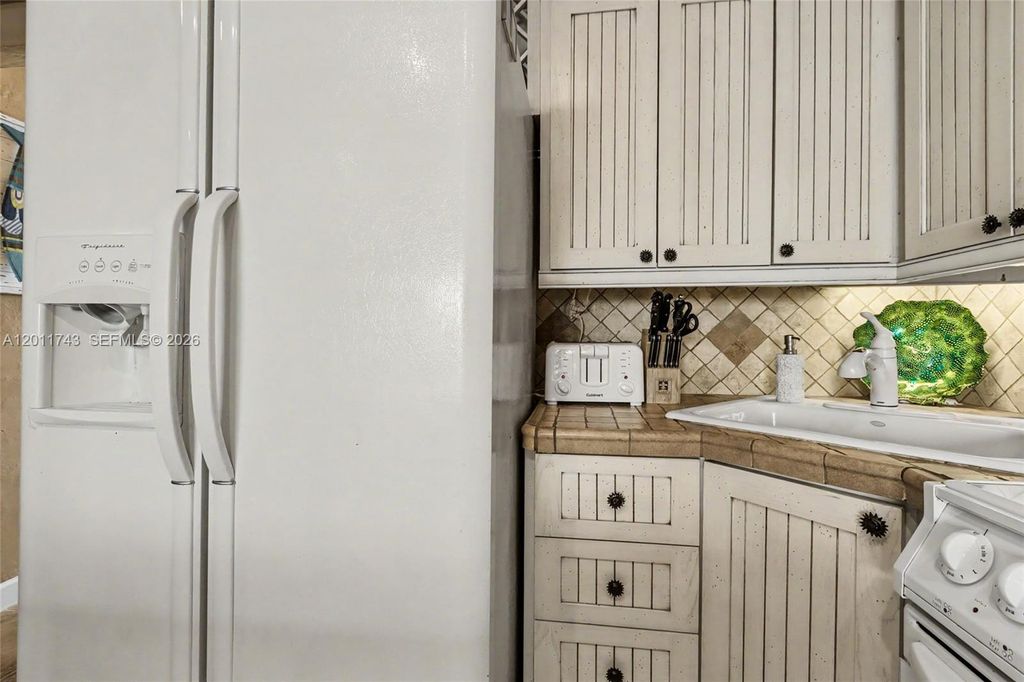 Photo of 1801 S Surf Rd #2G, Hollywood, FL 33019 (MLS # A12011743)