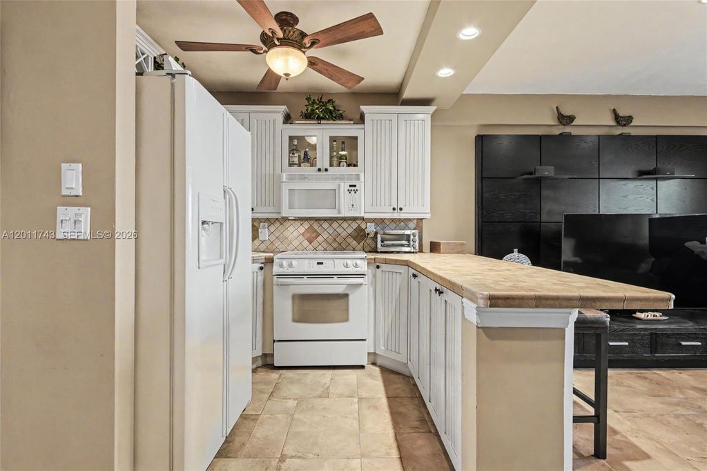 Photo of 1801 S Surf Rd #2G, Hollywood, FL 33019 (MLS # A12011743)
