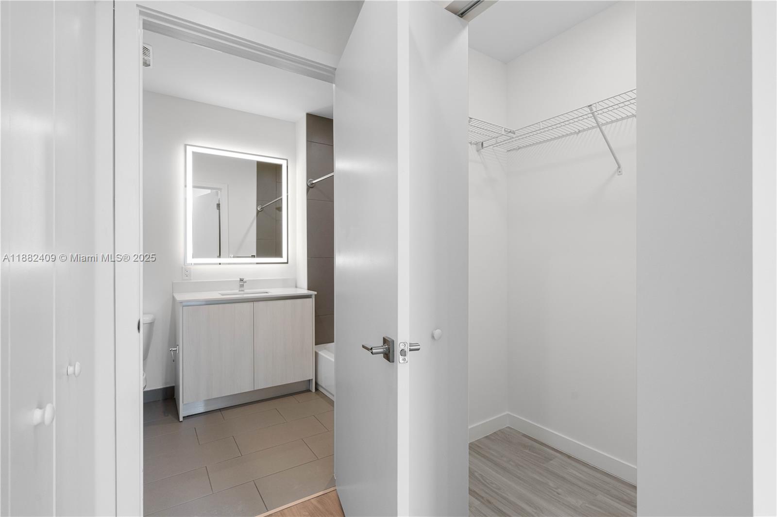 HOLLYWOOD - Residential Lease