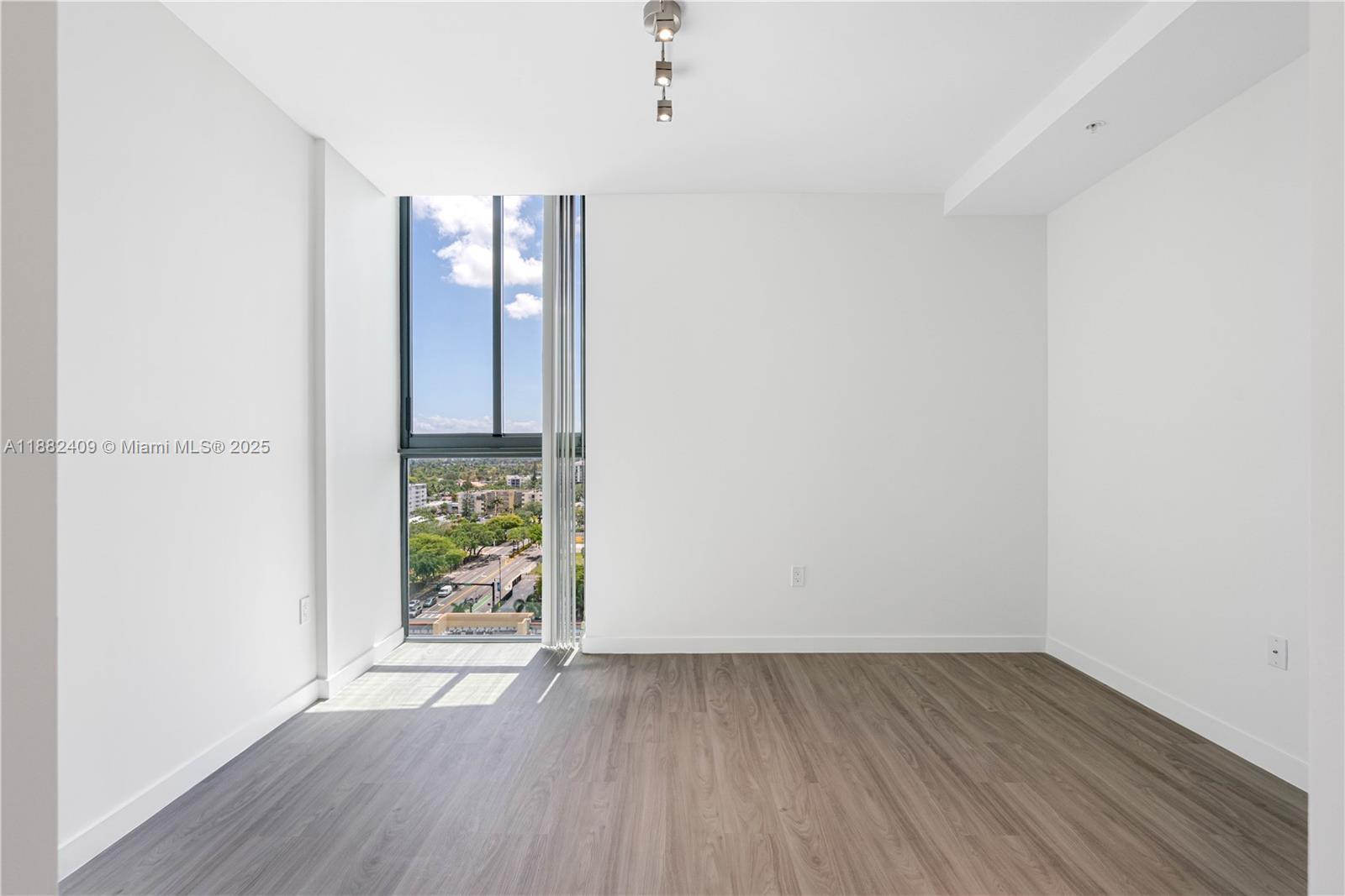 HOLLYWOOD - Residential Lease