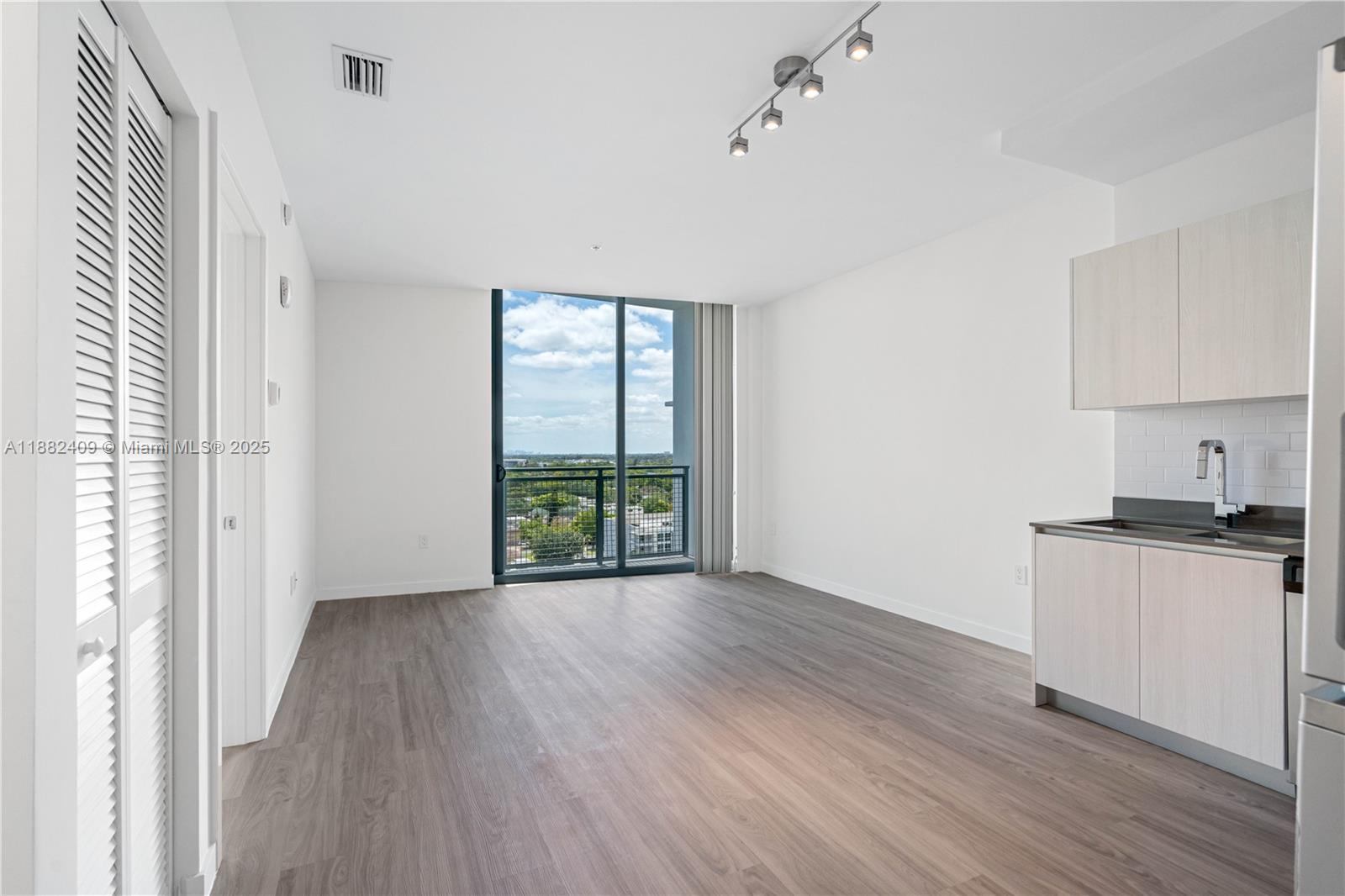 HOLLYWOOD - Residential Lease