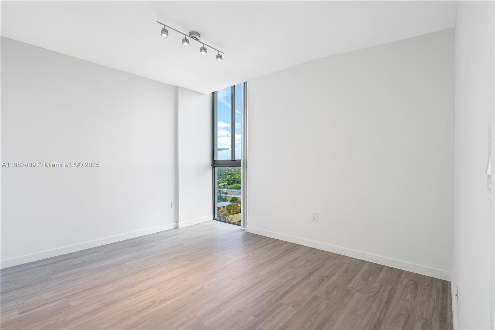 HOLLYWOOD - Residential Lease