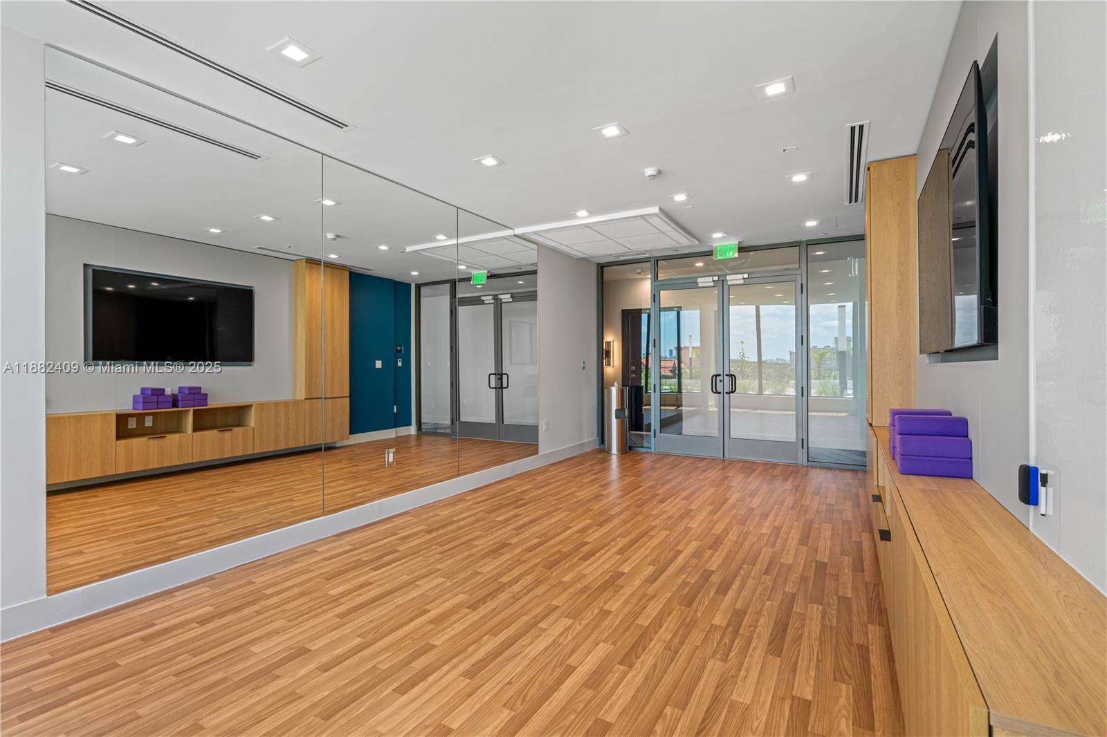 HOLLYWOOD - Residential Lease