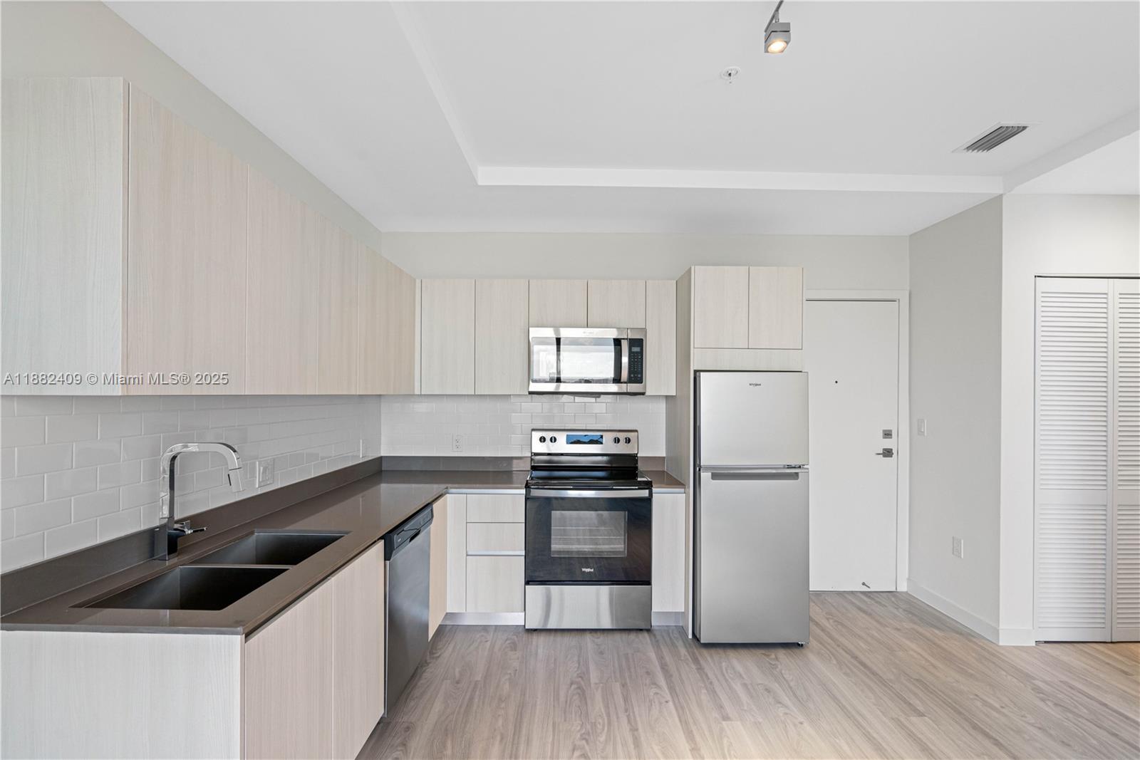 HOLLYWOOD - Residential Lease