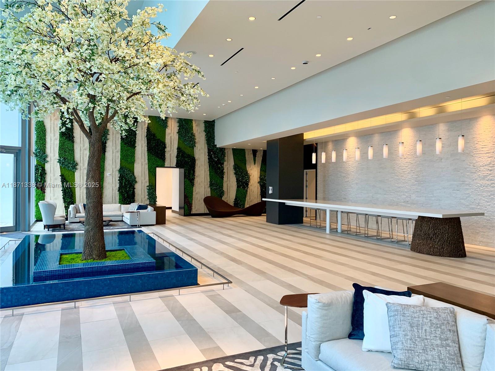 PARAMOUNT MIAMI WORLDCENTE - Residential