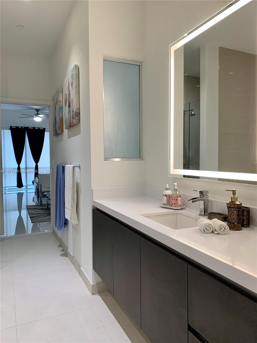 PARAMOUNT MIAMI WORLDCENTE - Residential