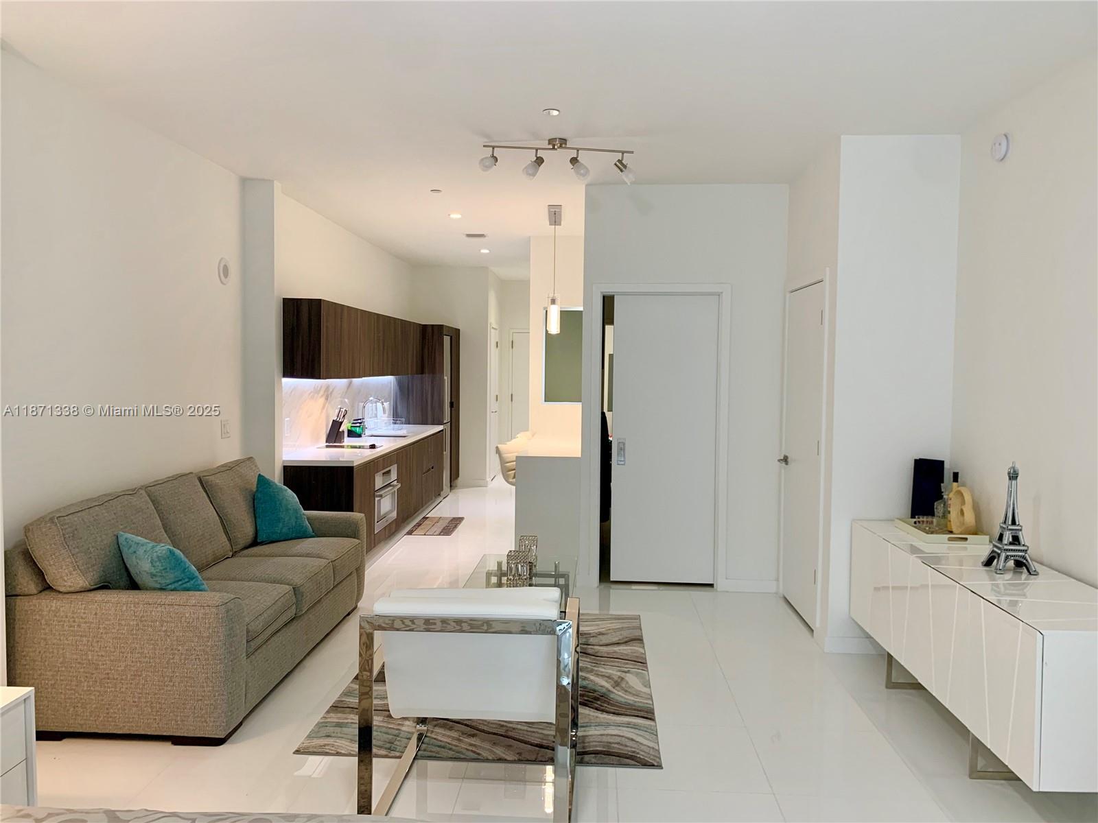 851 NE 1 Ave 502