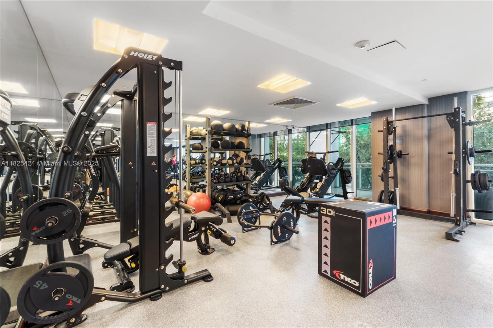 THE PLAZA 901 BRICKELL CO - Residential Lease