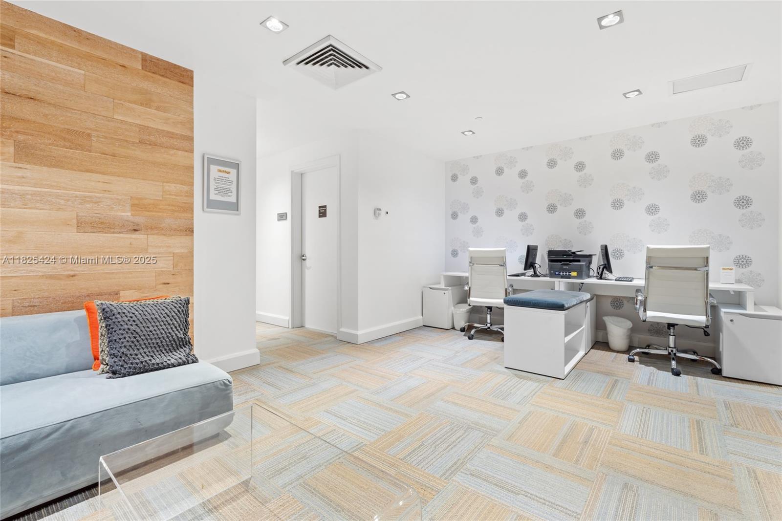 THE PLAZA 901 BRICKELL CO - Residential Lease