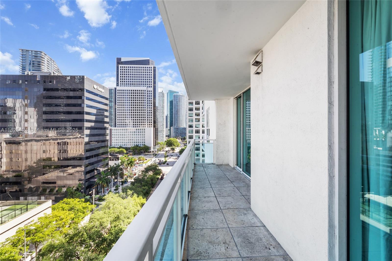THE PLAZA 901 BRICKELL CO - Residential Lease
