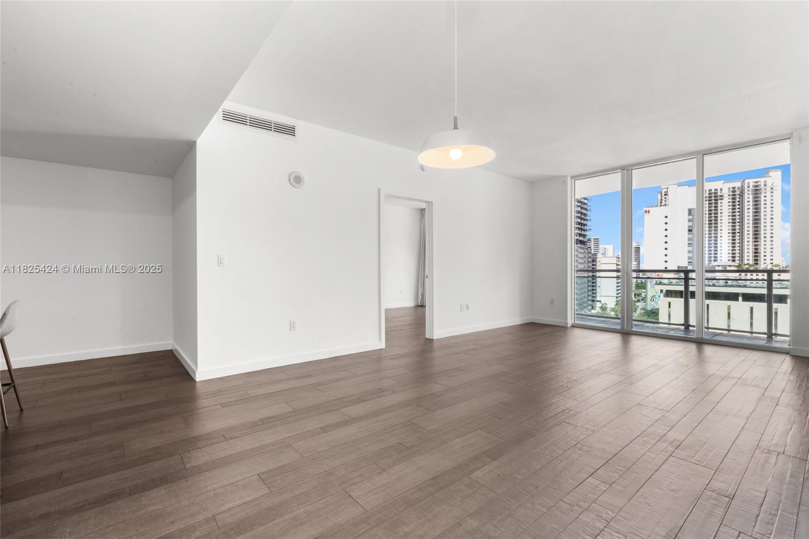 THE PLAZA 901 BRICKELL CO - Residential Lease