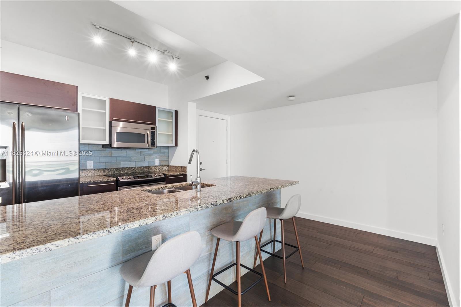 THE PLAZA 901 BRICKELL CO - Residential Lease