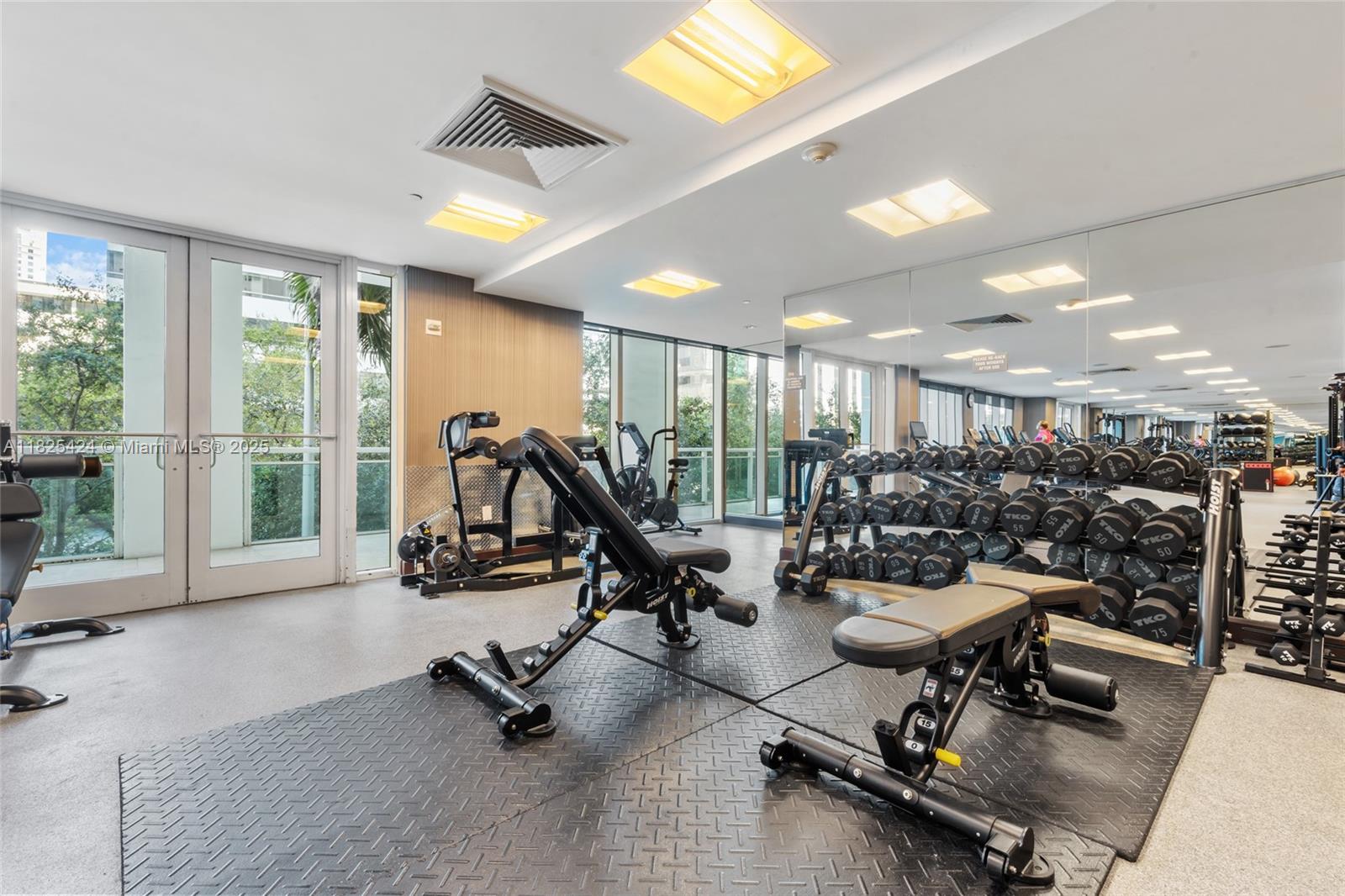 THE PLAZA 901 BRICKELL CO - Residential Lease