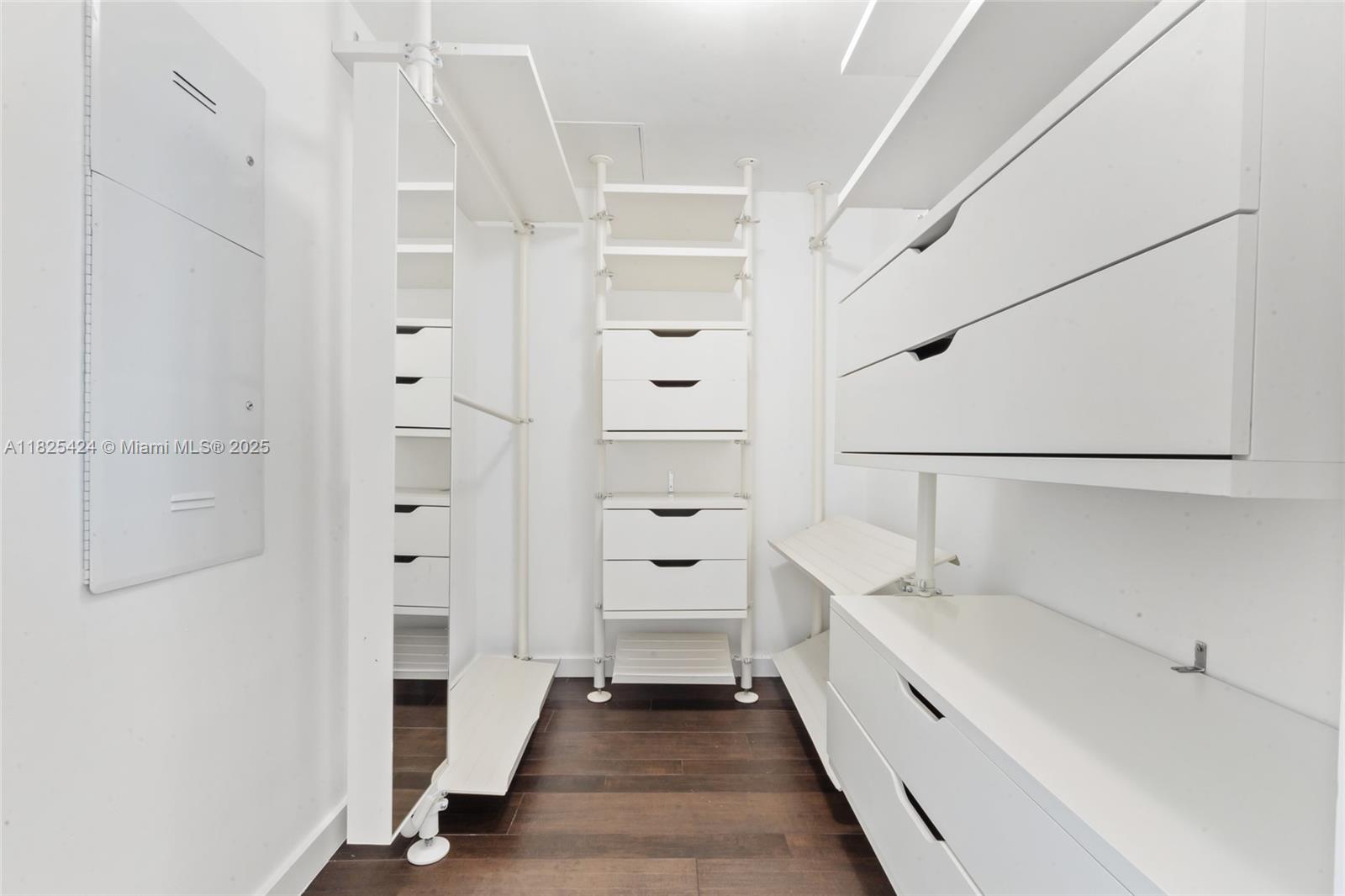 THE PLAZA 901 BRICKELL CO - Residential Lease