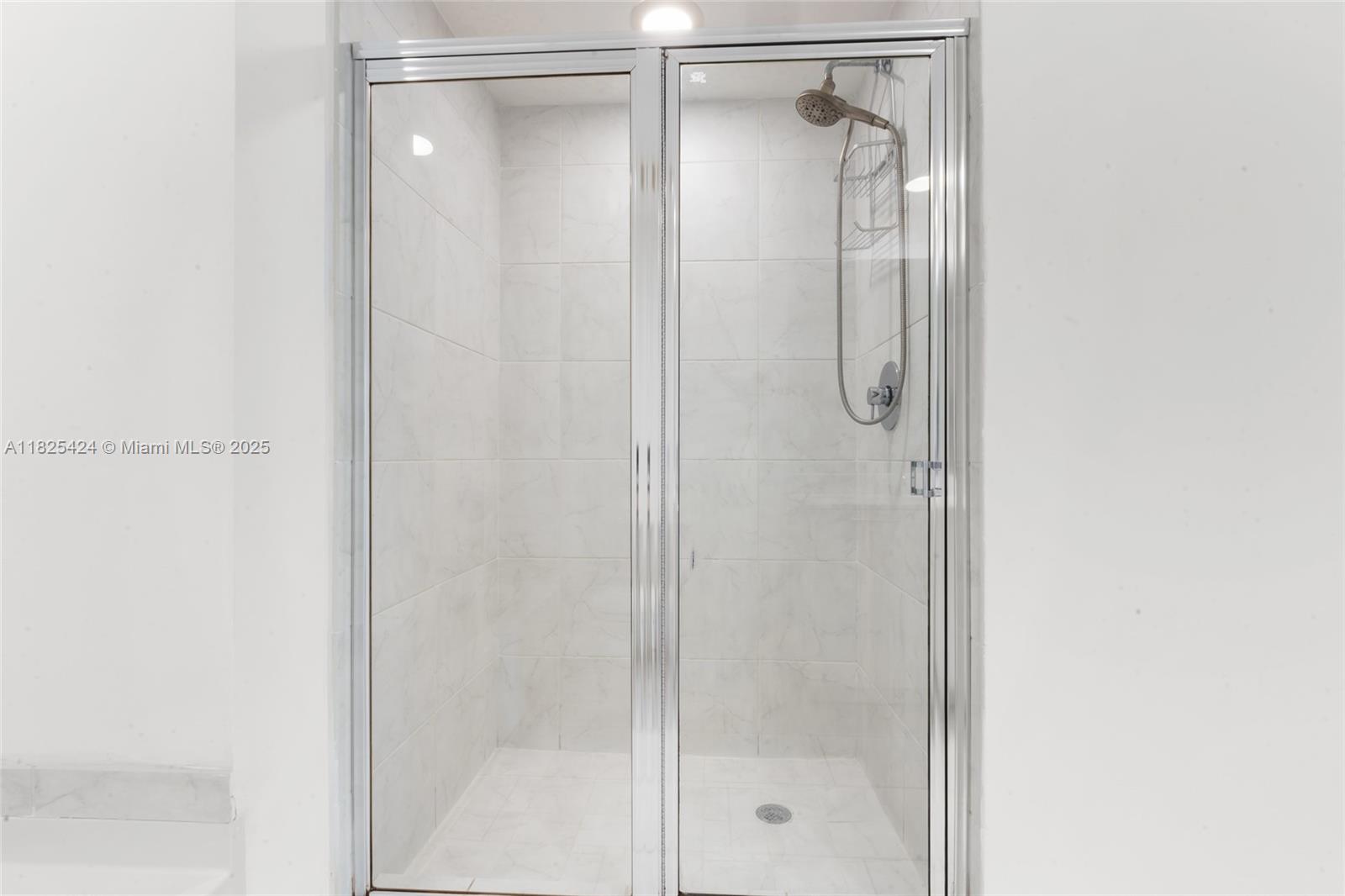 THE PLAZA 901 BRICKELL CO - Residential Lease