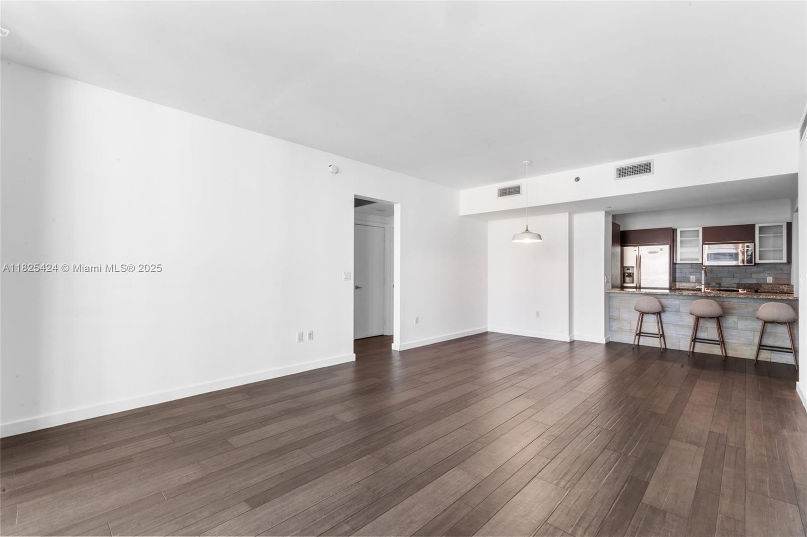 THE PLAZA 901 BRICKELL CO - Residential Lease