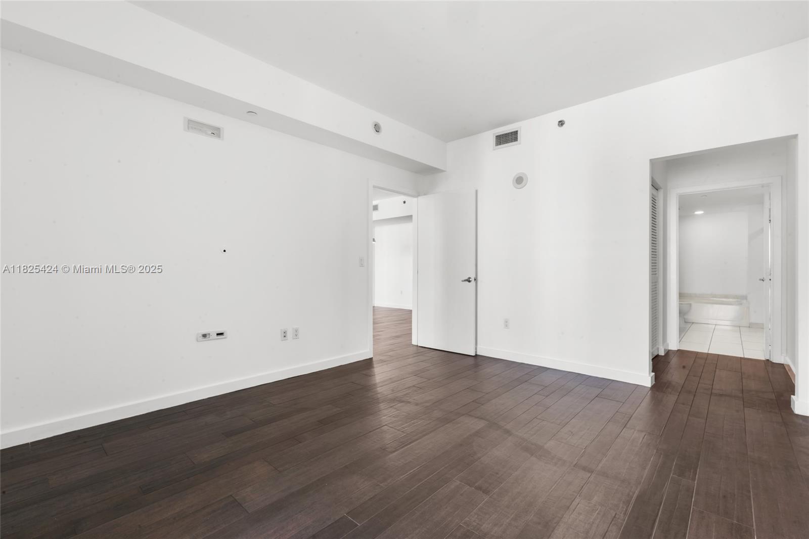 THE PLAZA 901 BRICKELL CO - Residential Lease