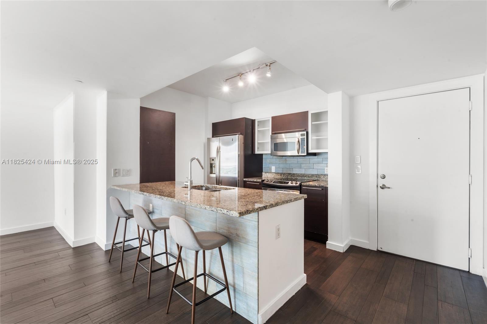 THE PLAZA 901 BRICKELL CO - Residential Lease