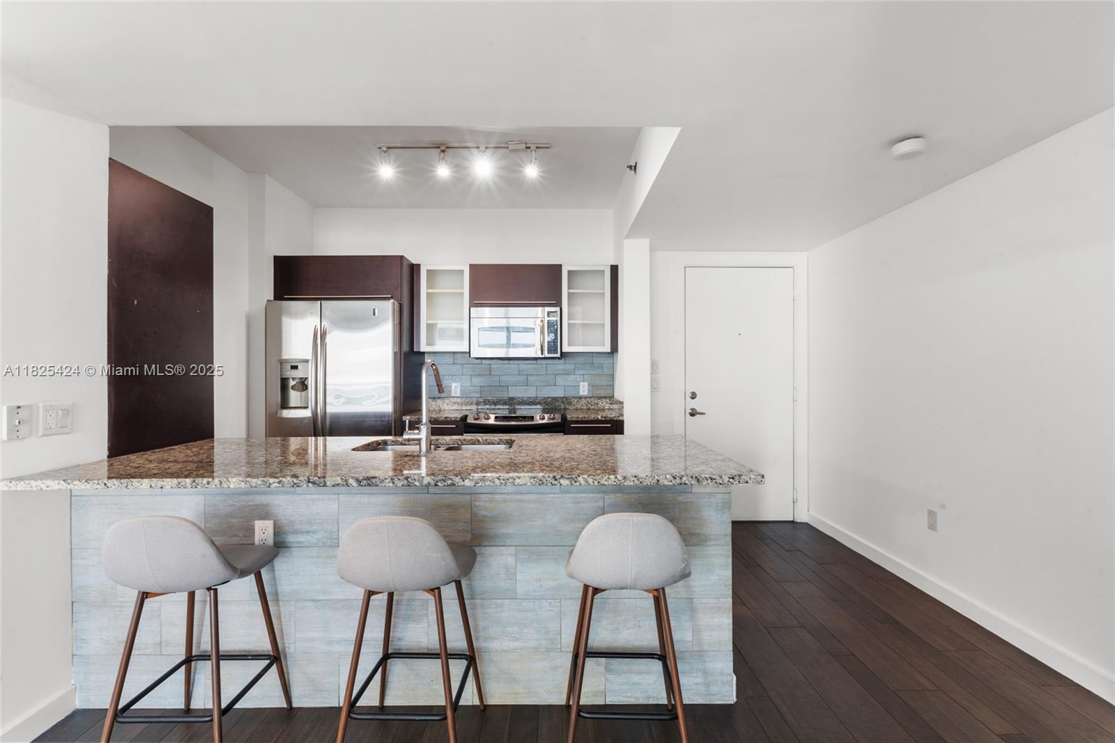 THE PLAZA 901 BRICKELL CO - Residential Lease