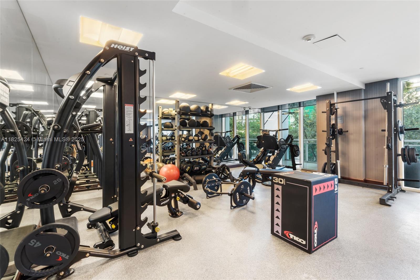 THE PLAZA 901 BRICKELL CO - Residential Lease