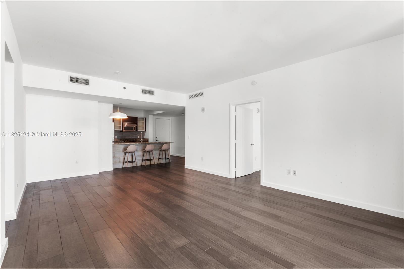 THE PLAZA 901 BRICKELL CO - Residential Lease