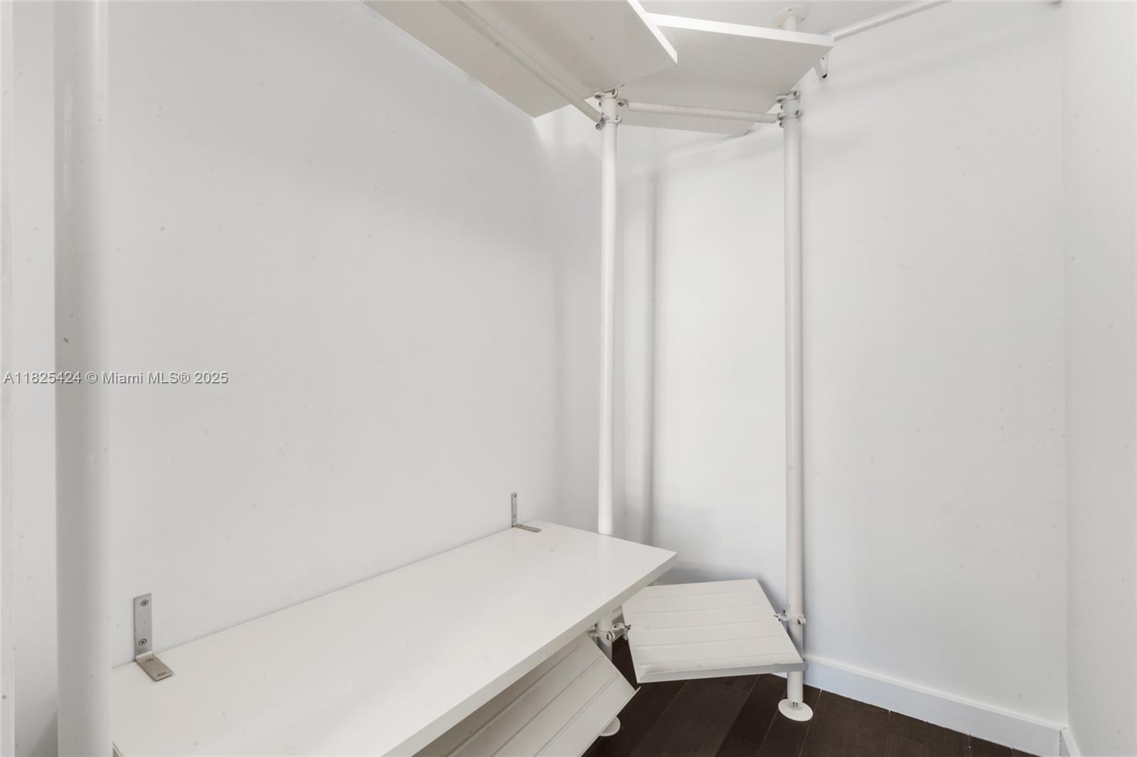 THE PLAZA 901 BRICKELL CO - Residential Lease