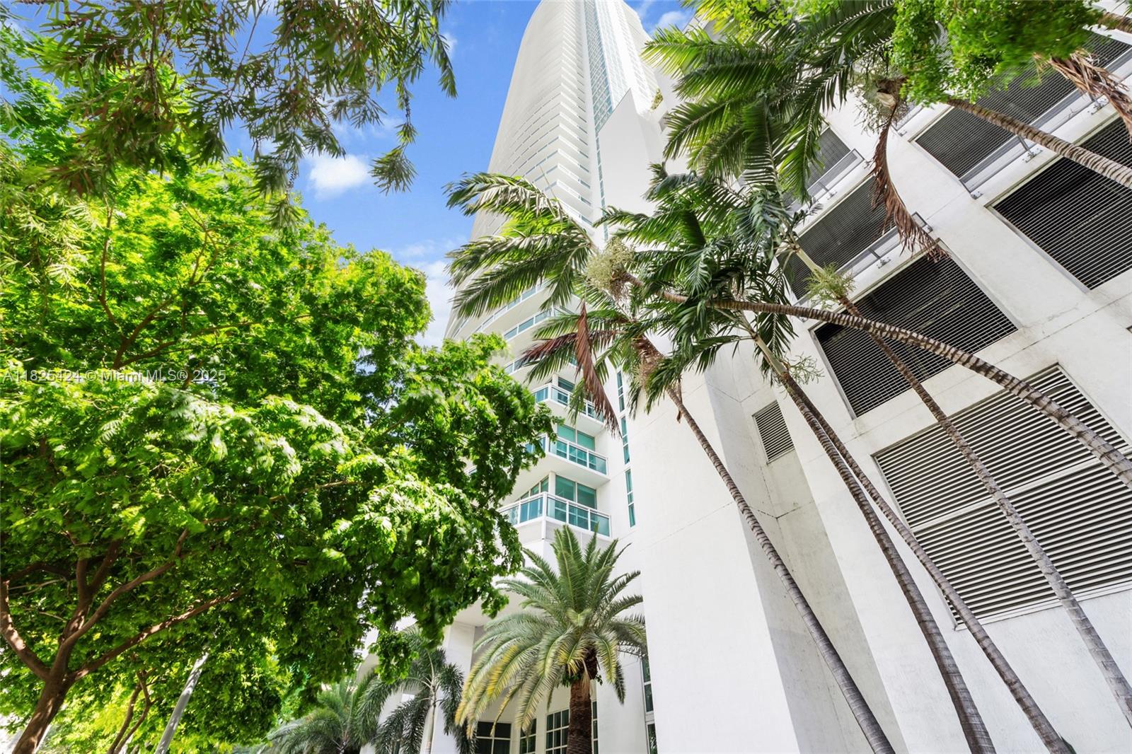 THE PLAZA 901 BRICKELL CO - Residential Lease