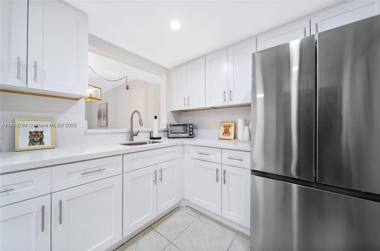 THE HORIZONS CONDO #6 - Residential