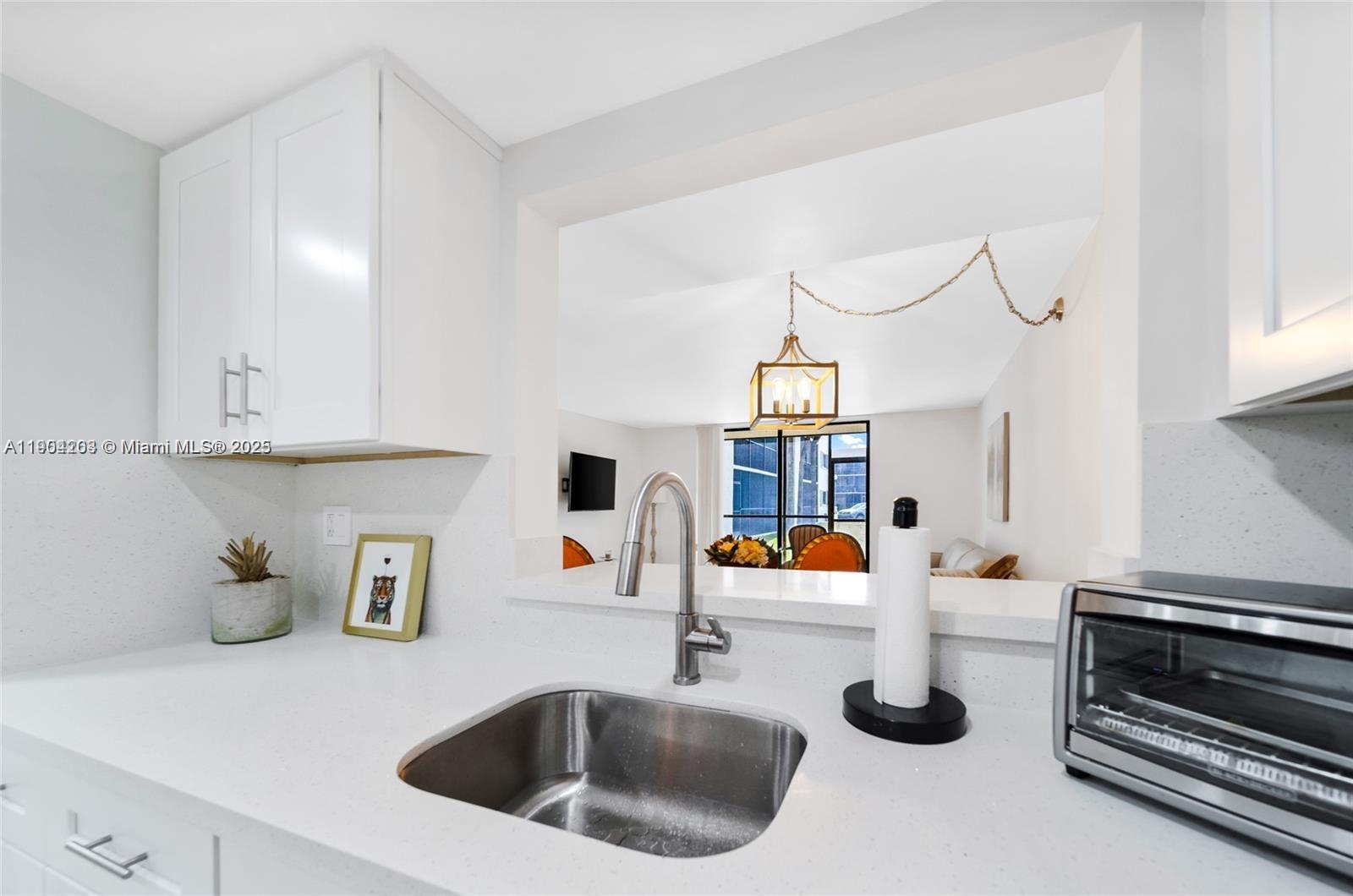 THE HORIZONS CONDO #6 - Residential