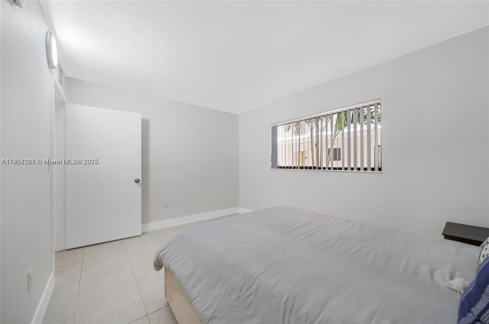 THE HORIZONS CONDO #6 - Residential