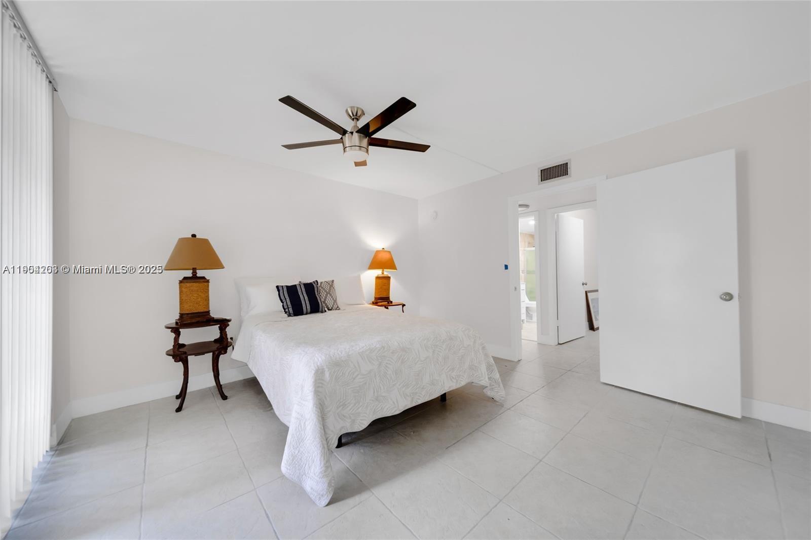 THE HORIZONS CONDO #6 - Residential