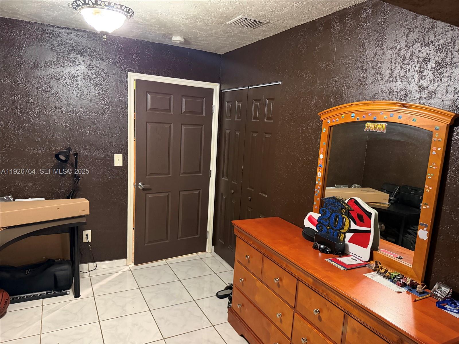 LESLIE ESTATES SEC 1 - Residential