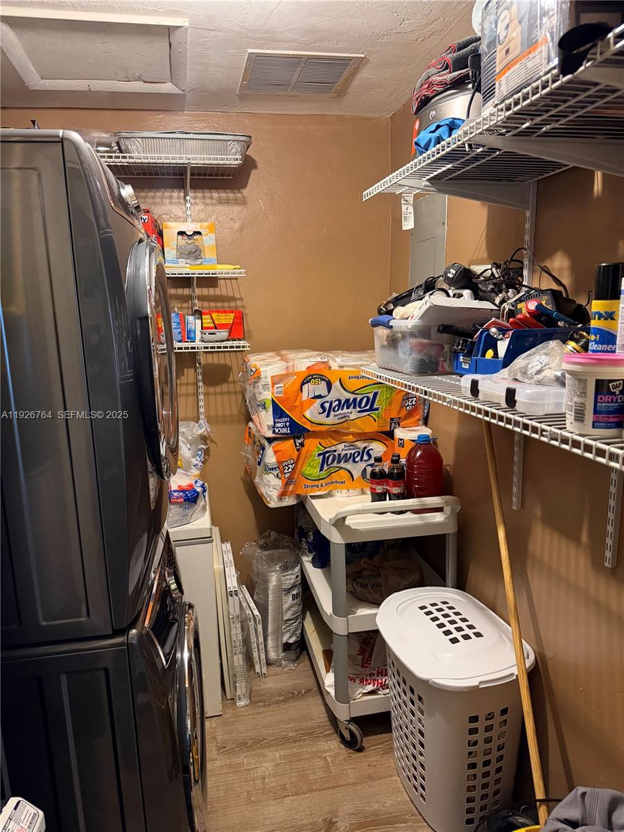 LESLIE ESTATES SEC 1 - Residential