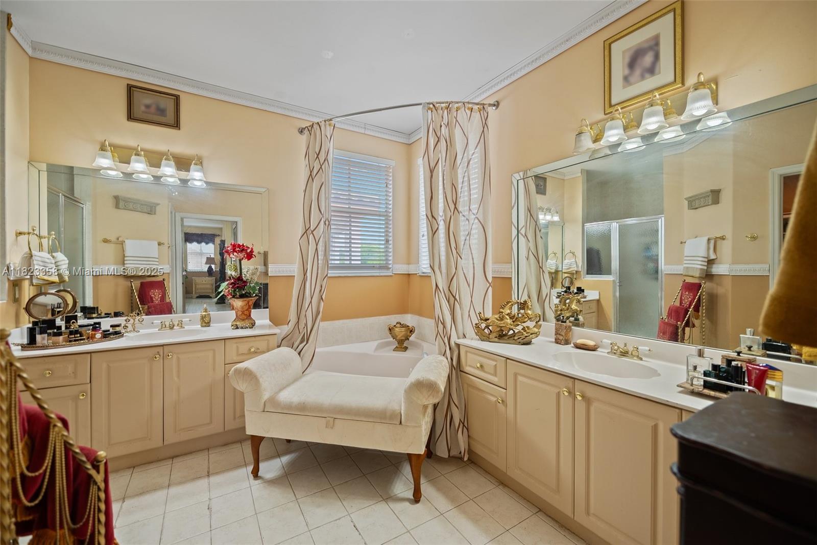 RIVIERA TRACE - Residential