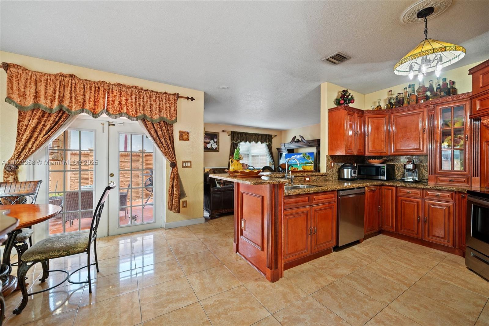 RIVIERA TRACE - Residential